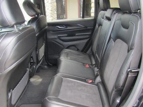 Used 2024 Jeep Grand Cherokee Altitude AWD/4WD image 7