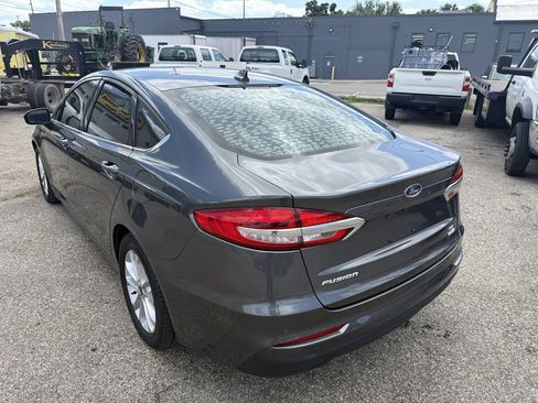 Used 2020 Ford Fusion SE FWD image 4