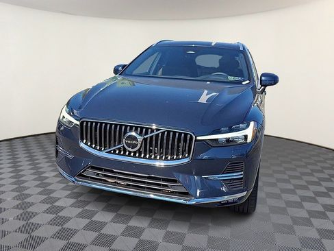 Used 2023 Volvo XC60 B5 Plus w/ Climate Package AWD/4WD image 3
