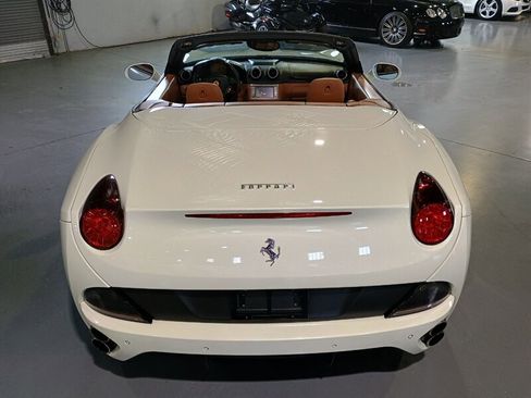 Used 2011 Ferrari California image 5