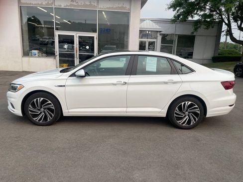 Used 2021 Volkswagen Jetta SEL FWD image 2