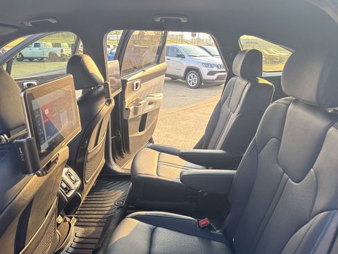 Used 2023 Kia Sorento SX Prestige image 31