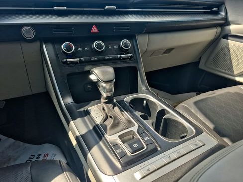 Used 2022 Kia Carnival LX FWD image 26