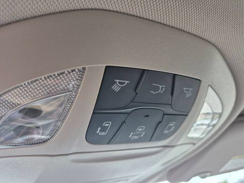 Used 2022 Chrysler Pacifica Touring-L FWD image 28