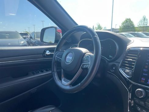 Used 2019 Jeep Grand Cherokee Overland AWD/4WD image 29