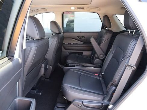 Certified 2025 Nissan Pathfinder SL w/ SL Premium Package AWD/4WD image 11
