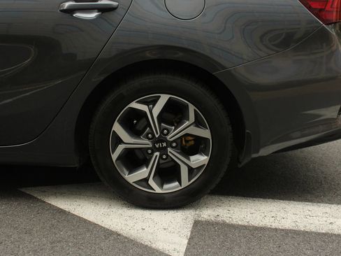 Used 2020 Kia Forte LXS FWD image 10