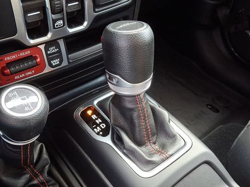 Used 2023 Jeep Gladiator Rubicon w/ Cold Weather Group AWD/4WD image 17