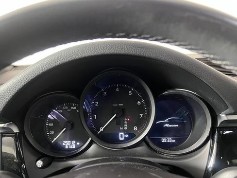 Certified 2023 Porsche Macan Turbo AWD/4WD image 29