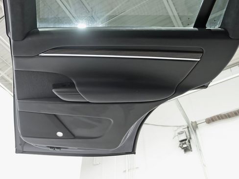 Used 2022 Tesla Model X image 36