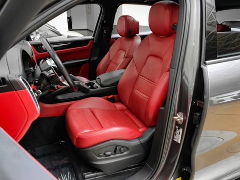 Used 2023 Porsche Cayenne Platinum Edition AWD/4WD image 33