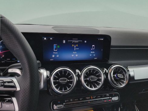 New 2026 Mercedes-Benz GLB 35 AMG 4MATIC image 23