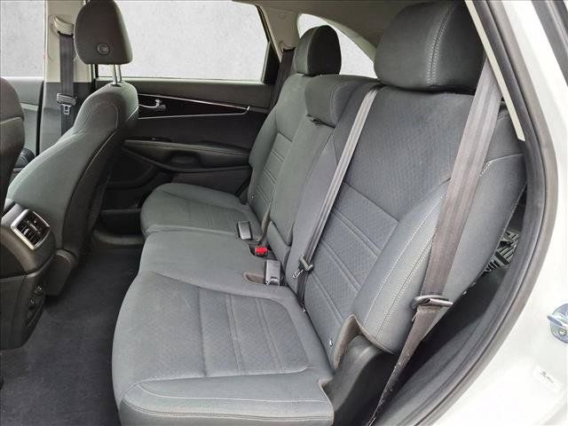 Used 2020 Kia Sorento LX FWD image 17