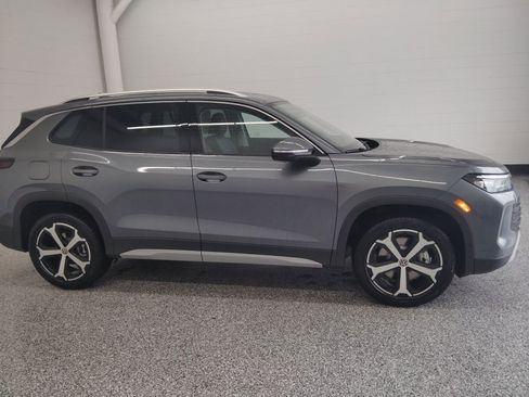 New 2026 Volkswagen Tiguan SE AWD/4WD image 3