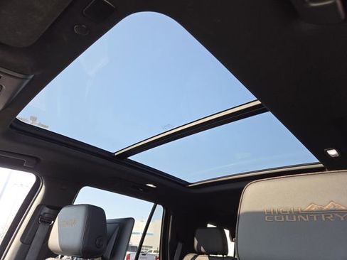 Used 2024 Chevrolet Tahoe High Country image 3