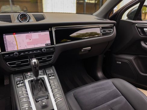 Used 2021 Porsche Macan AWD/4WD image 23