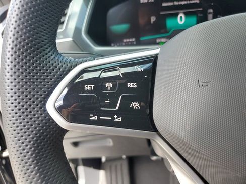 Used 2024 Volkswagen Tiguan SE R-Line image 23