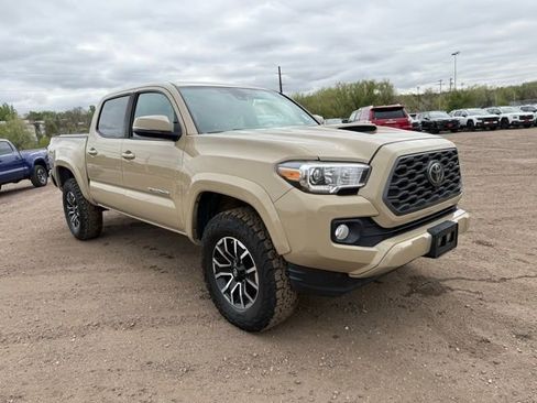 Used 2020 Toyota Tacoma TRD Sport w/ TRD Premium Sport Package AWD/4WD image 8