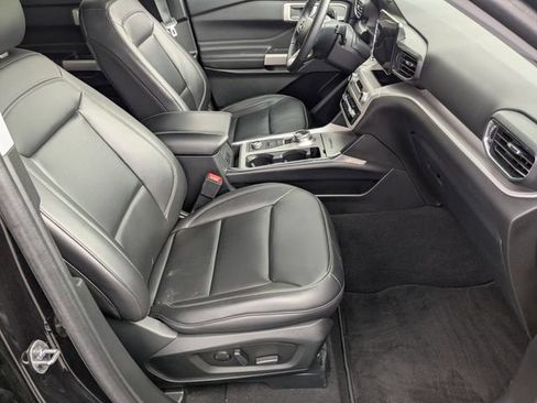 Used 2024 Ford Explorer XLT w/ Equipment Group 202A AWD/4WD image 22