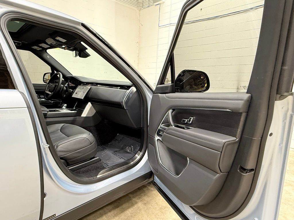 Used 2024 Land Rover Range Rover SE AWD/4WD image 49