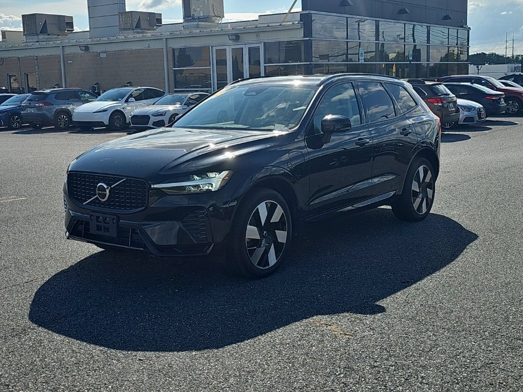 Used 2024 Volvo XC60 T8 Plus w/ Protection Package Premier AWD/4WD image 16