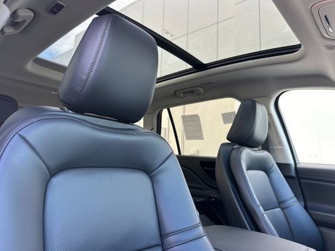 New 2026 Lincoln Aviator AWD image 17