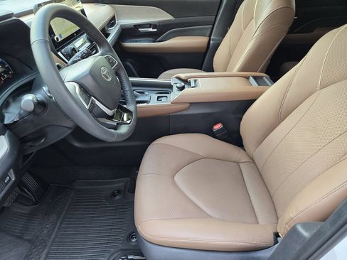 Certified 2026 Toyota Grand Highlander AWD image 9