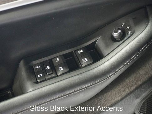 Used 2024 Jeep Grand Cherokee L Limited w/ Luxury Tech Group II image 32