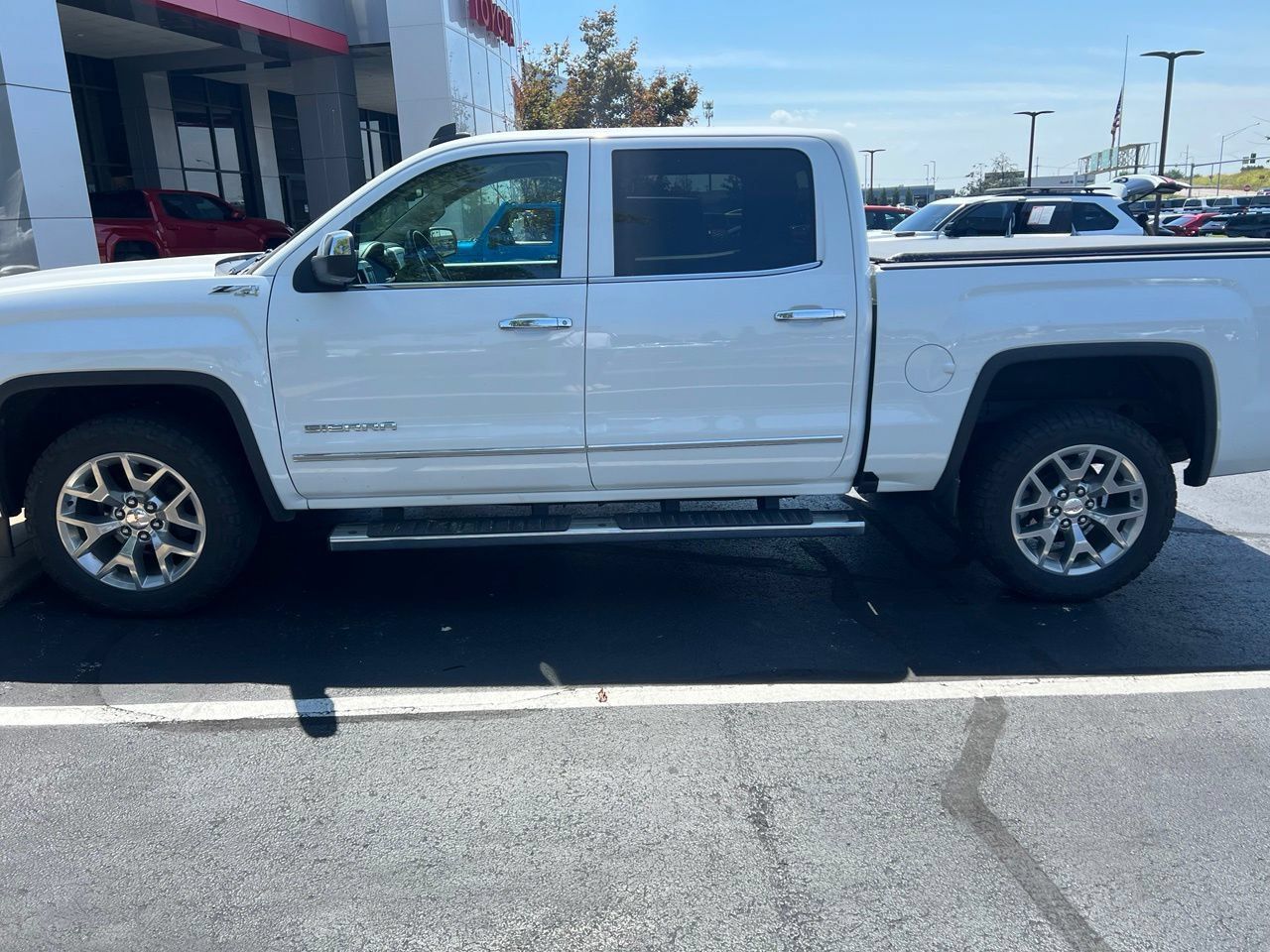 Used 2018 GMC Sierra 1500 SLT w/ SLT Premium Package AWD/4WD image 4
