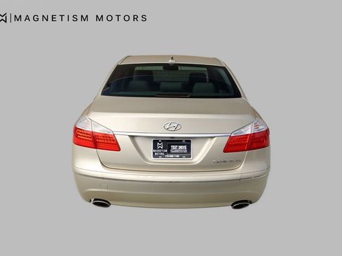 Used 2010 Hyundai Genesis 4.6 image 6