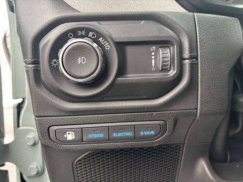 Used 2024 Jeep Wrangler Sahara image 15