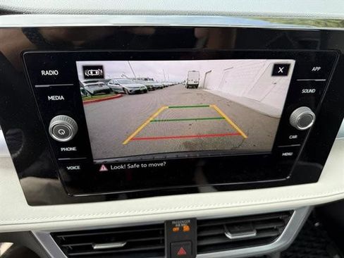 New 2025 Volkswagen Taos SE image 25