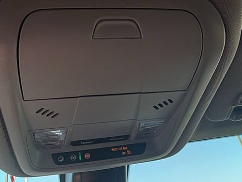 Used 2025 Chevrolet Blazer LT FWD image 19