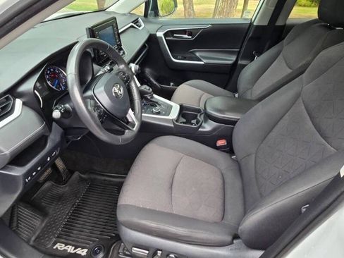 Used 2020 Toyota RAV4 XLE w/ Convenience Package AWD/4WD image 12