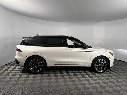 Used 2024 Lincoln Nautilus Reserve w/ Equipment Group 202A image 5