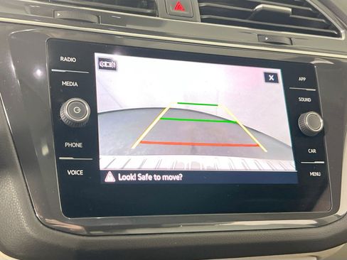 Used 2022 Volkswagen Tiguan SE image 13