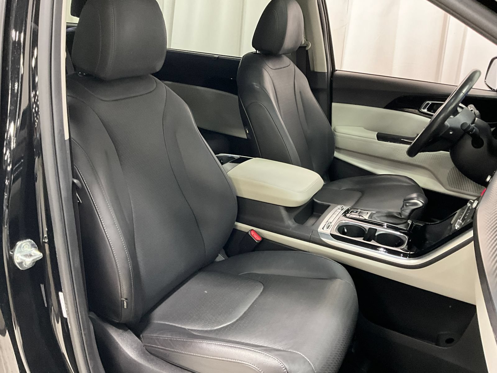 Used 2024 Kia Carnival SX Prestige FWD image 9