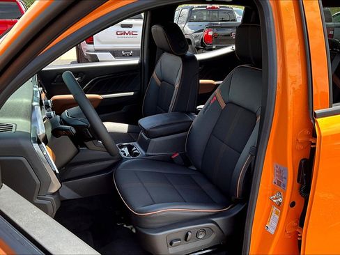 New 2025 GMC Canyon AT4 image 9