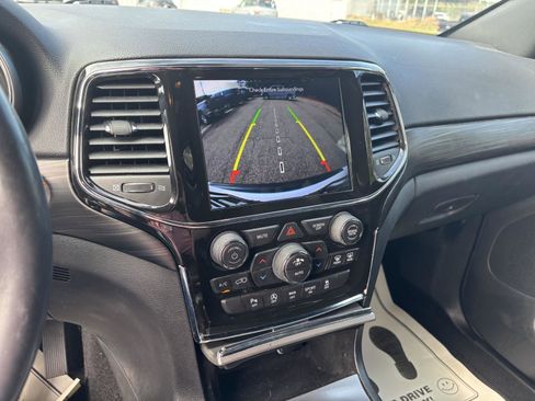 Used 2022 Jeep Grand Cherokee Laredo X image 15