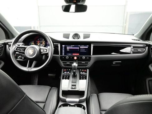Certified 2025 Porsche Macan AWD/4WD image 20