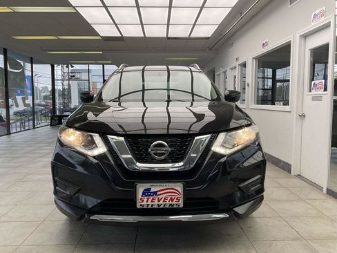Used 2017 Nissan Rogue SV AWD/4WD image 2
