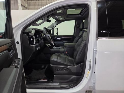 Used 2025 GMC Sierra 3500 Denali w/ Denali Reserve Package image 16