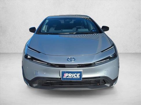 Used 2025 Toyota Prius LE image 2