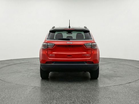 Used 2025 Jeep Compass Limited image 7