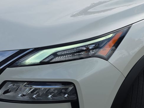 Used 2023 Nissan Rogue SV FWD image 27