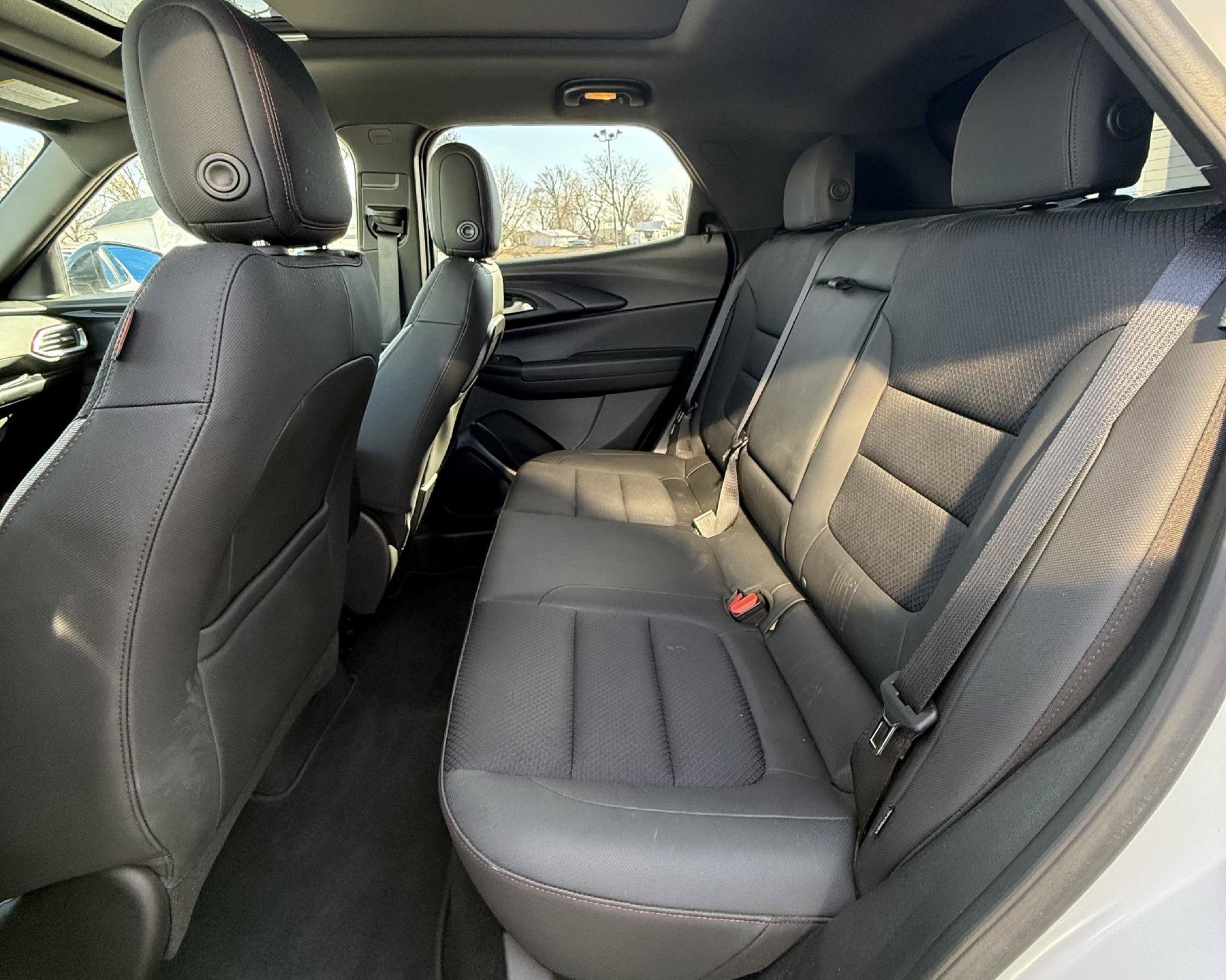 Used 2022 Chevrolet TrailBlazer RS w/ Sun and Liftgate Package FWD image 9
