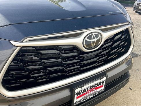 Used 2023 Toyota Highlander XLE image 36