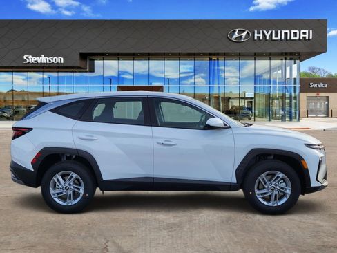 New 2026 Hyundai Tucson SE image 4