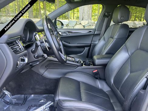 Used 2023 Porsche Macan AWD/4WD image 6