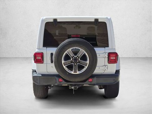 Used 2019 Jeep Wrangler Unlimited Sahara AWD/4WD image 7